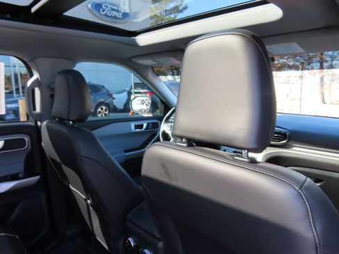 Used 2024 Ford Explorer XLT w/ Equipment Group 202A image 33