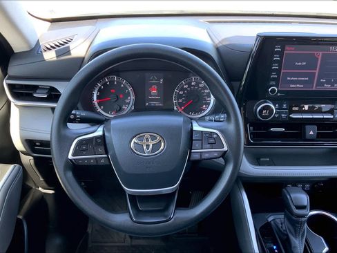 Used 2022 Toyota Highlander L image 6