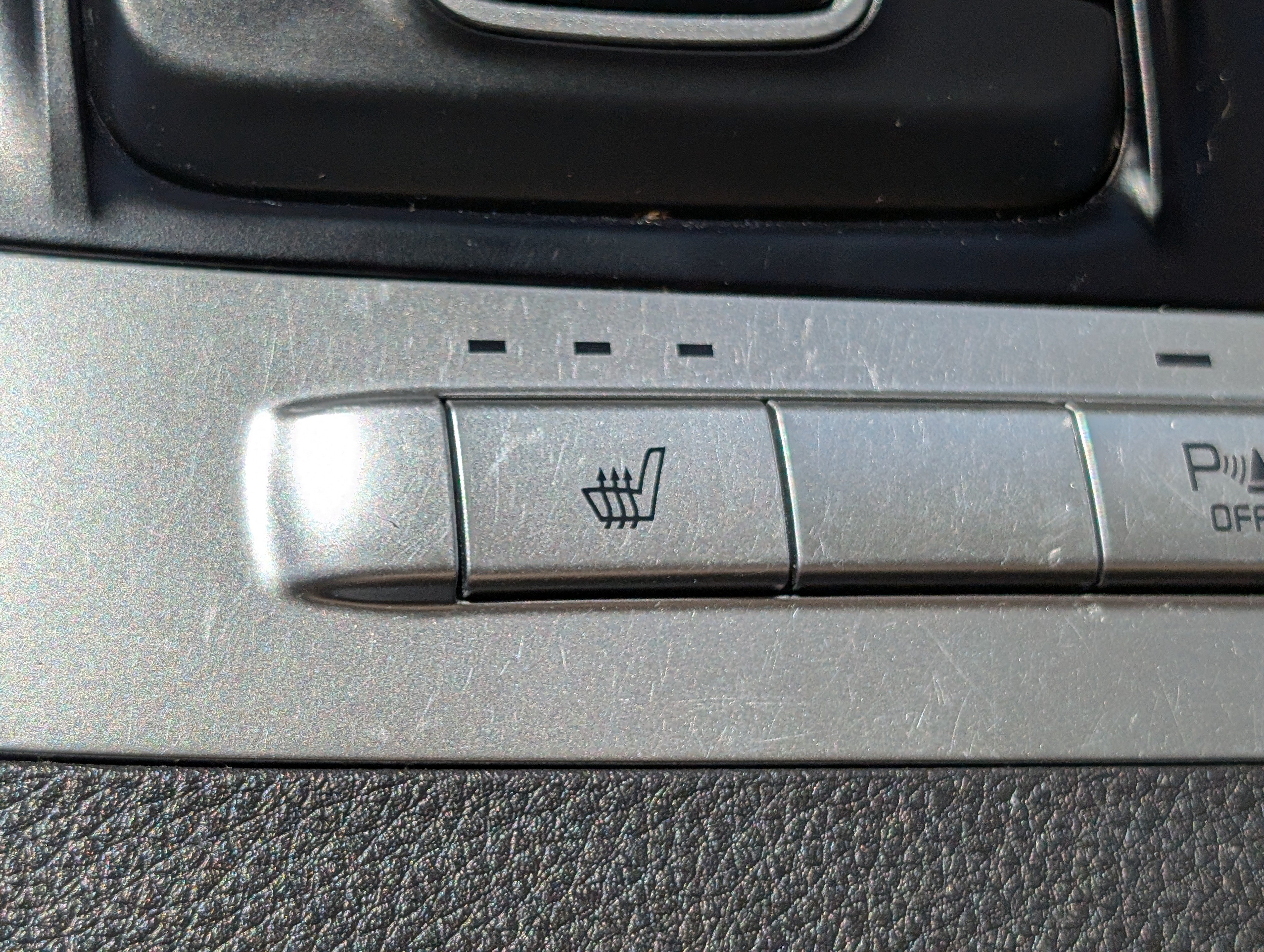 Used 2022 Kia Carnival LX FWD image 25