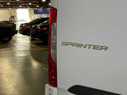 Used 2025 Mercedes-Benz Sprinter 2500 image 14