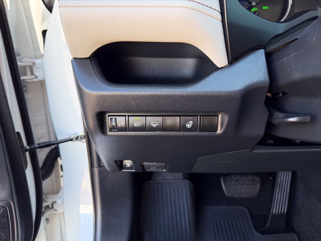 Used 2020 Toyota RAV4 XLE w/ XLE Grade Weather Package AWD/4WD image 16