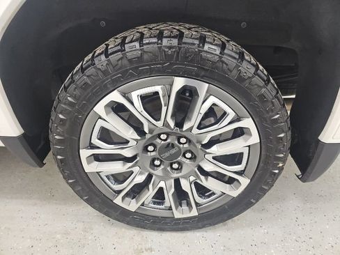 Used 2024 GMC Sierra 1500 Denali Ultimate AWD/4WD image 14