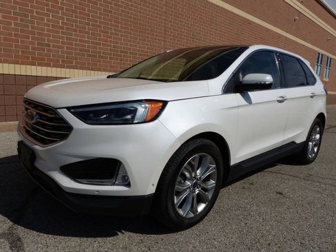 Used 2019 Ford Edge Titanium w/ Equipment Group 301A AWD/4WD image 6