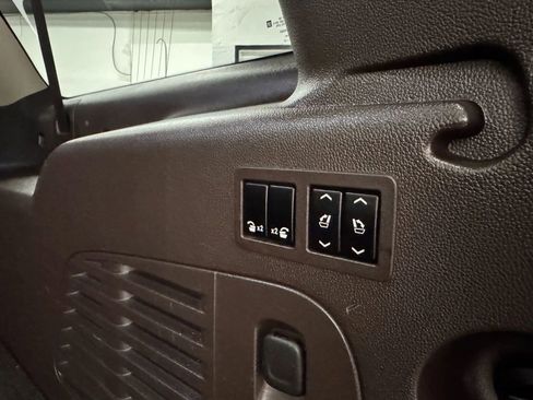 Used 2017 GMC Yukon XL Denali w/ Open Road Package image 26