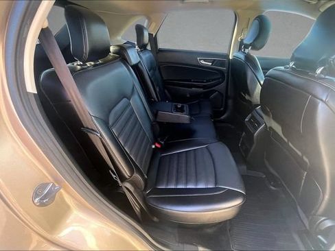 Used 2018 Ford Edge SEL w/ Equipment Group 201A AWD/4WD image 22