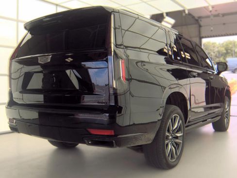 Used 2021 Cadillac Escalade ESV Sport Platinum AWD/4WD image 3