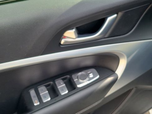 Used 2023 Genesis G70 2.0T image 15