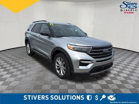 Used 2023 Ford Explorer XLT w/ Equipment Group 202A AWD/4WD image 3