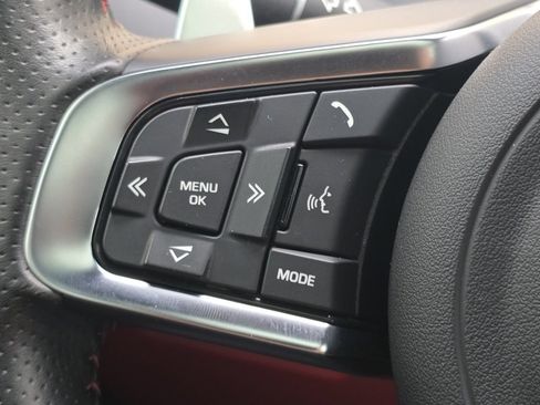 Used 2020 Jaguar F-PACE SVR image 26