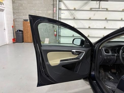 Used 2016 Volvo S60 T5 Premier w/ Convenience Package FWD image 12
