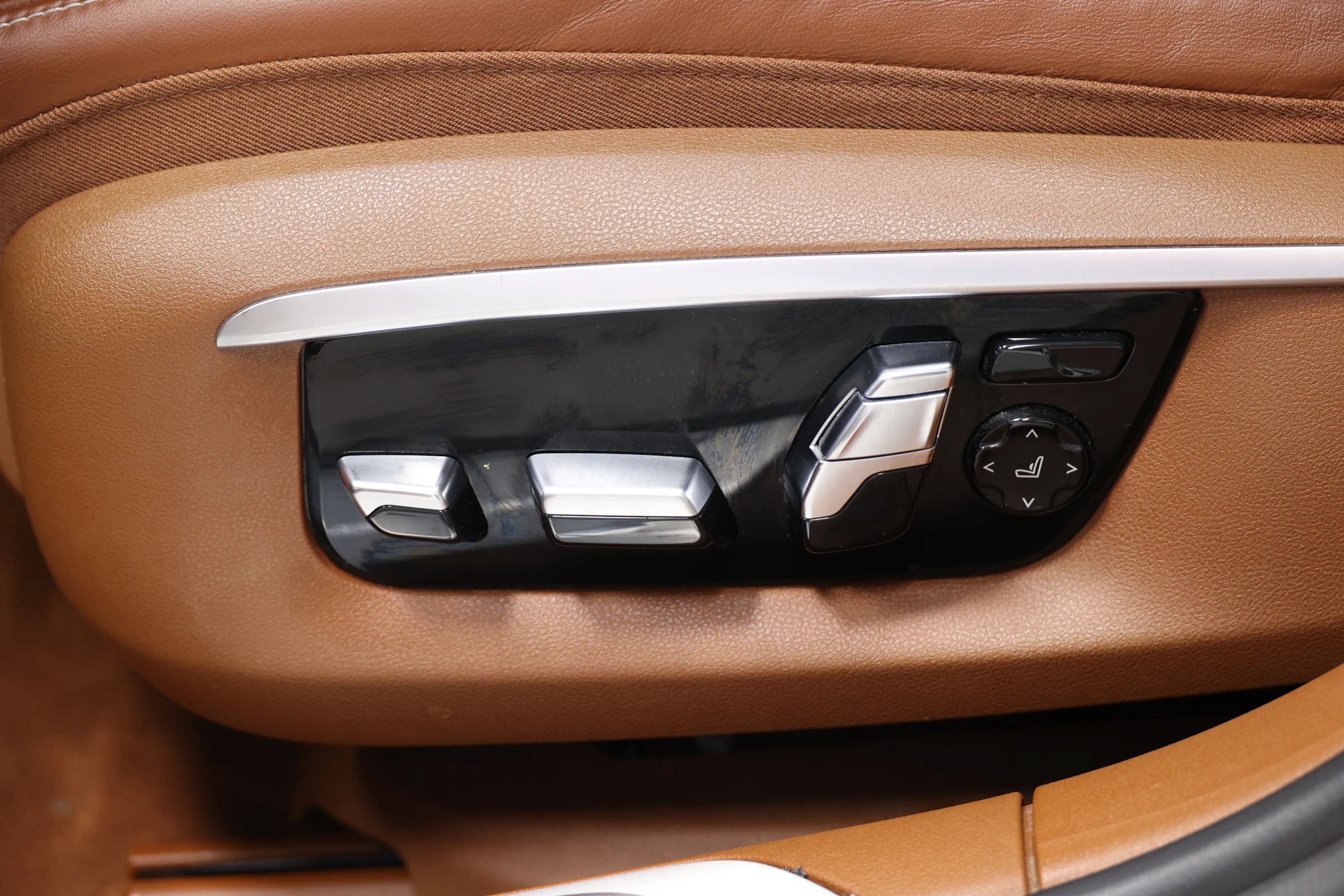 Used 2022 BMW ALPINA B7 xDrive w/ Luxury Rear Seating Package AWD/4WD image 17