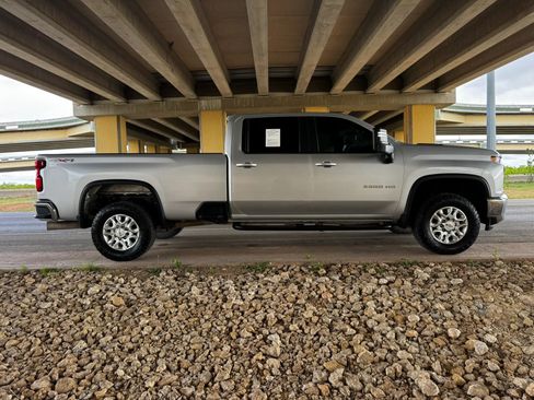 Used 2022 Chevrolet Silverado 3500 LT image 2