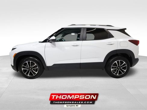 Used 2025 Chevrolet TrailBlazer LT image 1