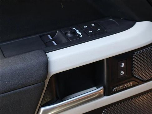 Used 2023 Land Rover Defender 90 X-Dynamic SE AWD/4WD image 11
