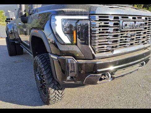 Used 2024 GMC Sierra 3500 Denali Ultimate AWD/4WD image 7