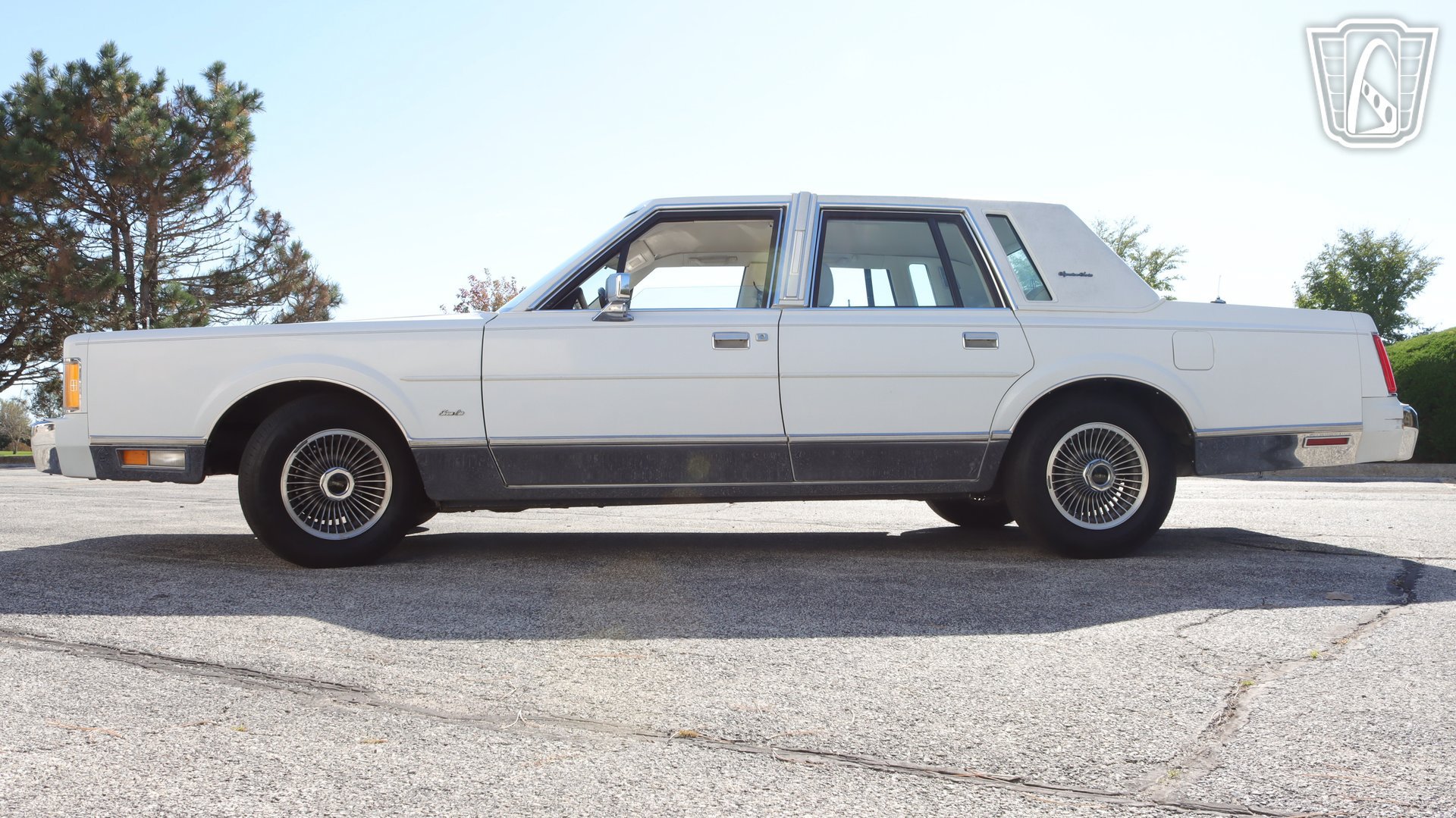 Used 1989 Lincoln Town Car Signature RWD image 17