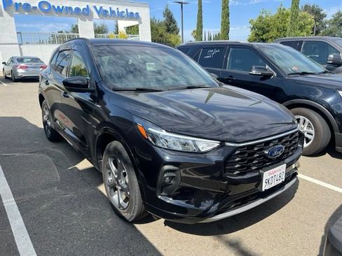 Used 2023 Ford Escape ST-Line Select w/ Tech Pack #2 AWD/4WD image 4