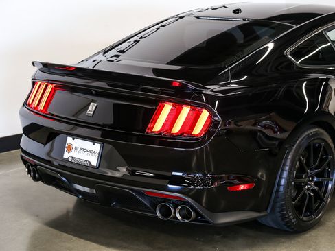 Used 2016 Ford Mustang Shelby GT350 w/ Technology Package RWD image 21