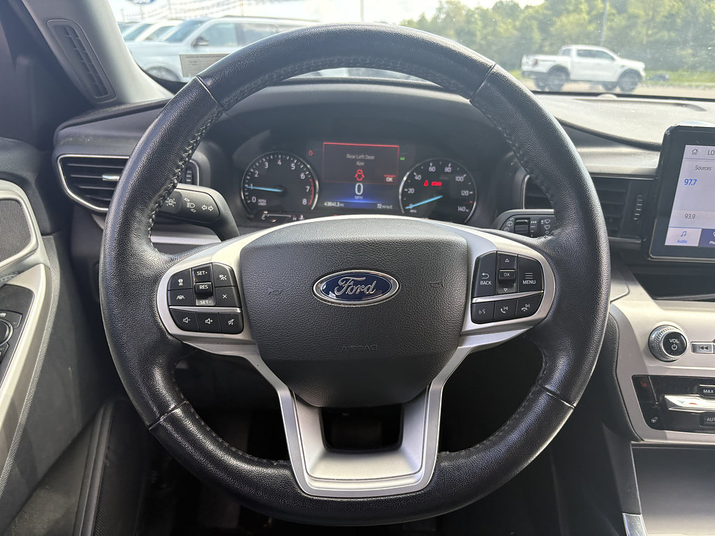 Used 2022 Ford Explorer XLT w/ Equipment Group 202A AWD/4WD image 26