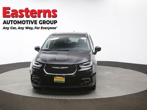 Used 2023 Chrysler Pacifica Touring-L FWD image 52