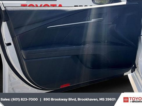 Used 2025 Toyota Camry LE image 16