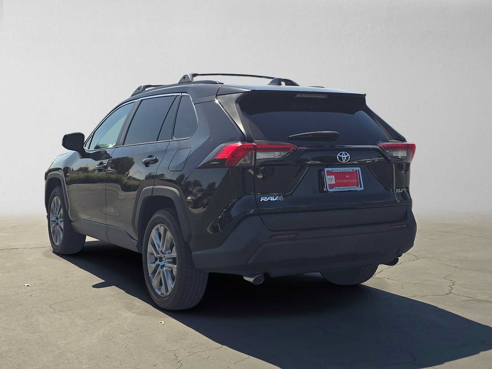 Used 2019 Toyota RAV4 XLE Premium w/ Carpet Mat Package FWD image 5