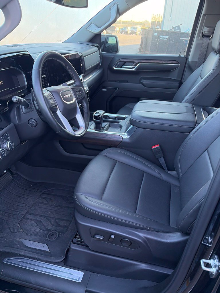 Used 2025 GMC Sierra 1500 SLT w/ SLT Premium Plus Package AWD/4WD image 5