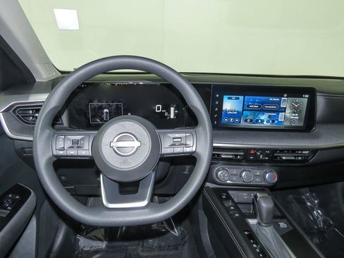 Certified 2025 Nissan Kicks SV w/ Charging Package image 17