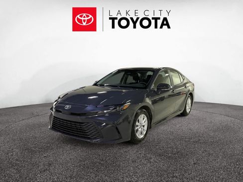 Used 2025 Toyota Camry LE image 1