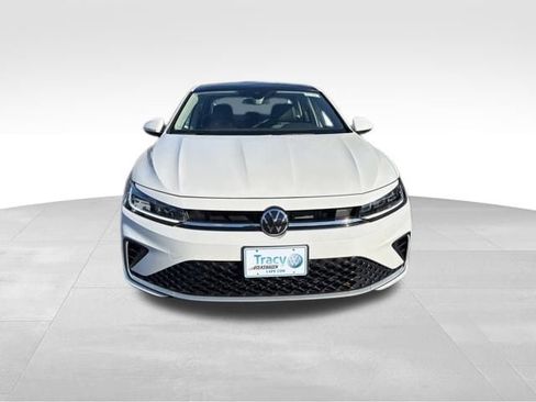 New 2025 Volkswagen Jetta SE image 2