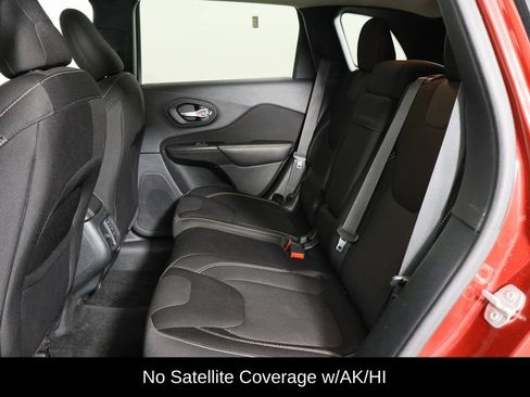Used 2015 Jeep Cherokee Latitude w/ Comfort/Convenience Group FWD image 8