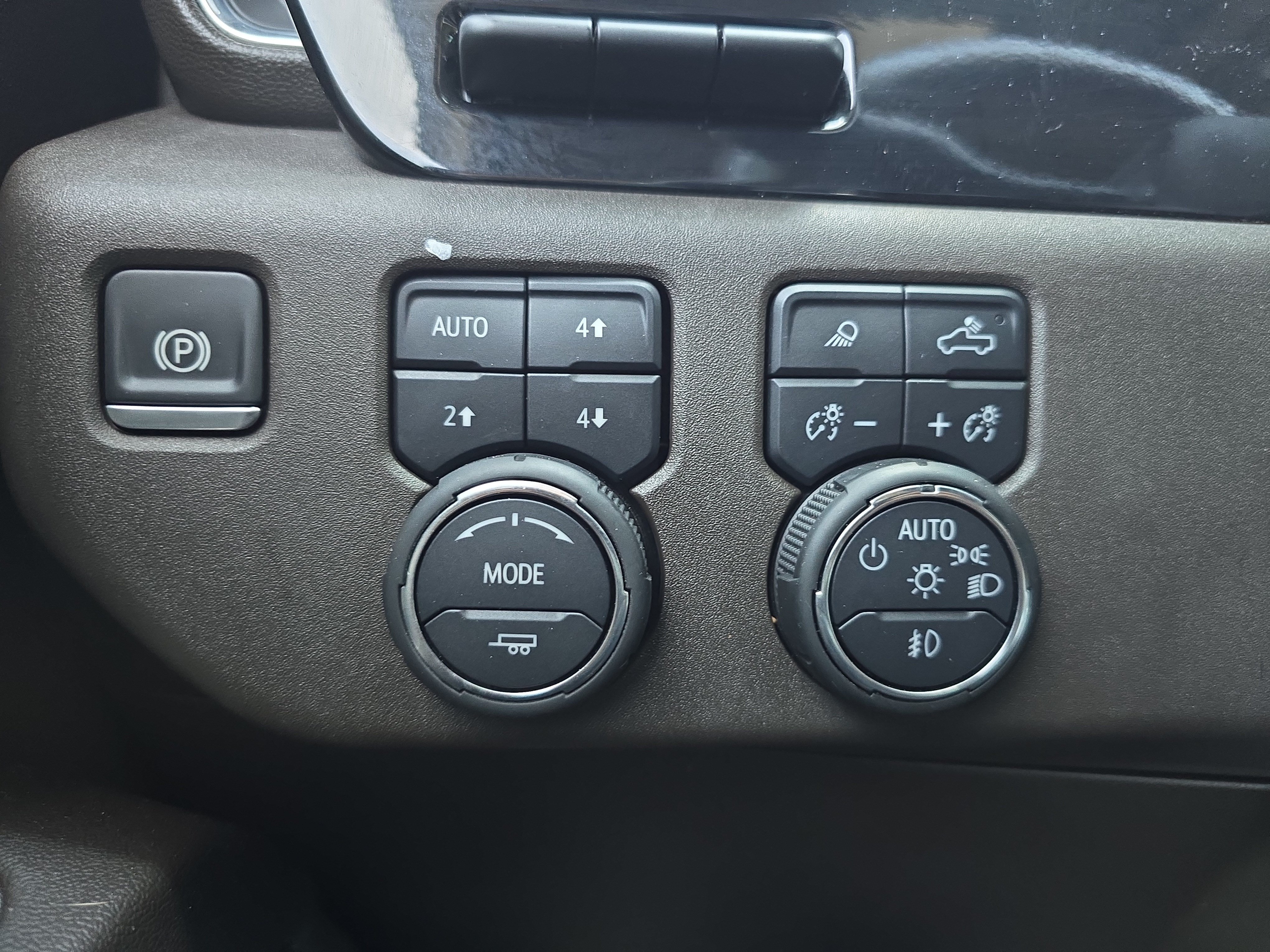 Used 2024 Chevrolet Silverado 1500 LTZ AWD/4WD image 25
