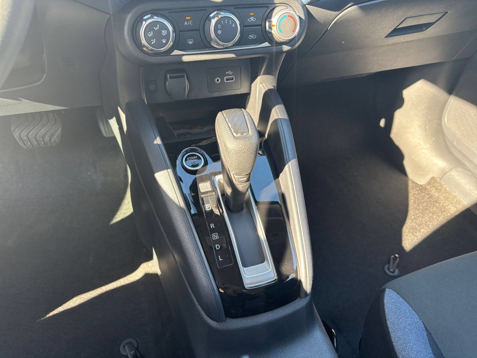 Used 2025 Nissan Versa SV FWD image 38