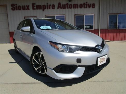 Used 2017 Toyota Corolla iM w/ Carpet Mat Package FWD image 1