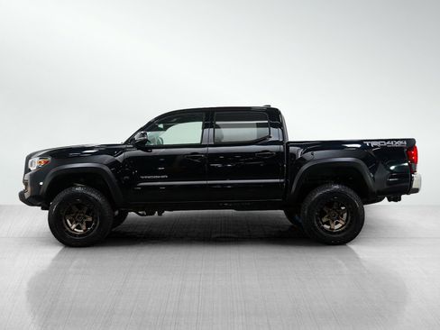Used 2018 Toyota Tacoma TRD Off-Road AWD/4WD image 2