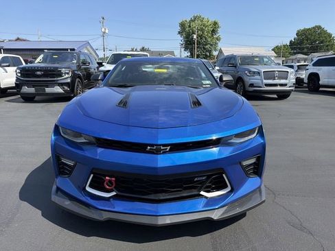 Used 2018 Chevrolet Camaro SS RWD image 10