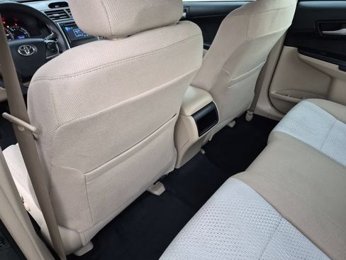 Used 2012 Toyota Camry LE FWD image 18