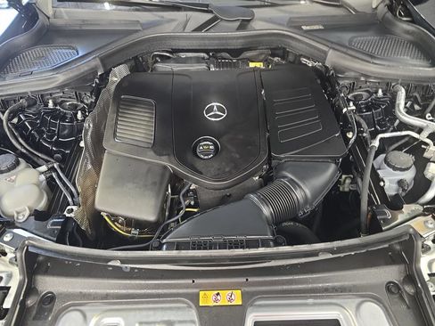 Certified 2025 Mercedes-Benz GLC 300 4MATIC image 35