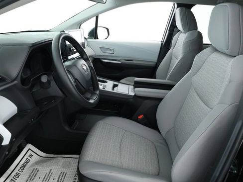 Used 2025 Toyota Sienna LE image 16