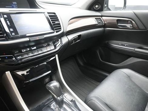 Used 2017 Honda Accord EX-L image 30