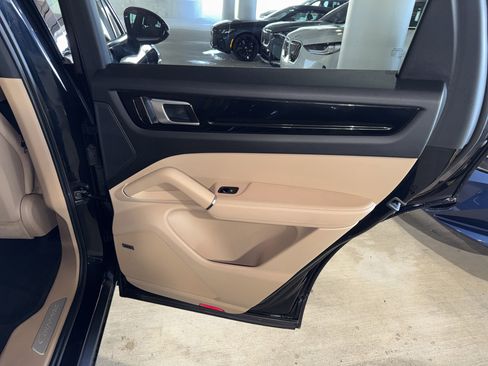 Used 2021 Porsche Cayenne image 11