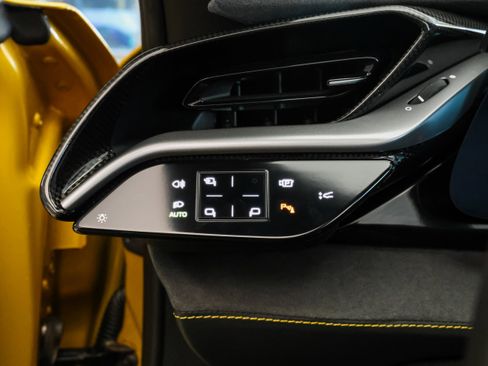 Used 2024 Ferrari SF90 Spider image 31