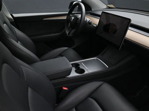 Used 2024 Tesla Model Y Long Range AWD/4WD image 11