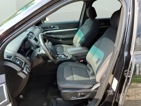 Used 2017 Ford Explorer XLT FWD image 23