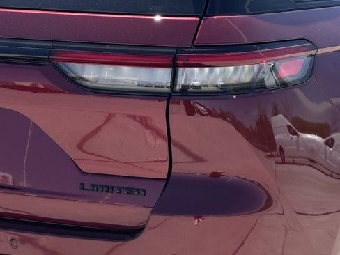 Used 2023 Jeep Grand Cherokee Limited w/ Black Appearance Package image 16