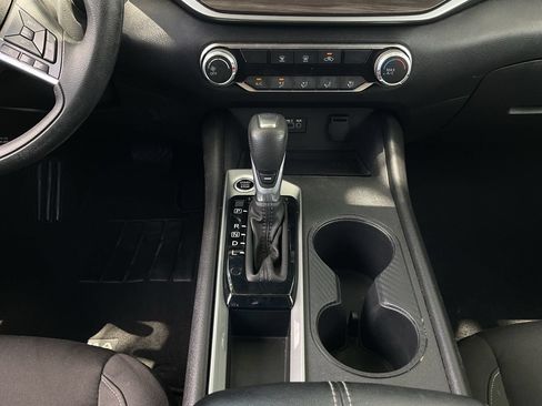 Used 2025 Nissan Altima 2.5 SV FWD image 13