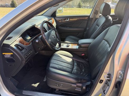 Used 2012 Hyundai Equus Signature RWD image 35