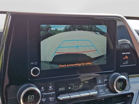 Used 2023 Toyota Highlander L FWD image 20