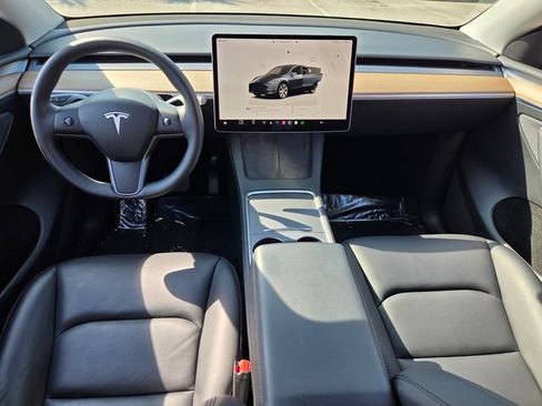 Used 2024 Tesla Model Y Long Range RWD image 12