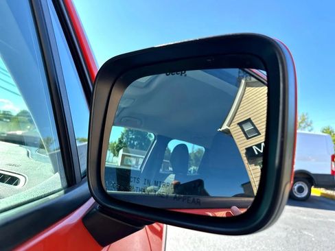 Used 2017 Jeep Renegade Latitude w/ Safety & Security Group AWD/4WD image 31